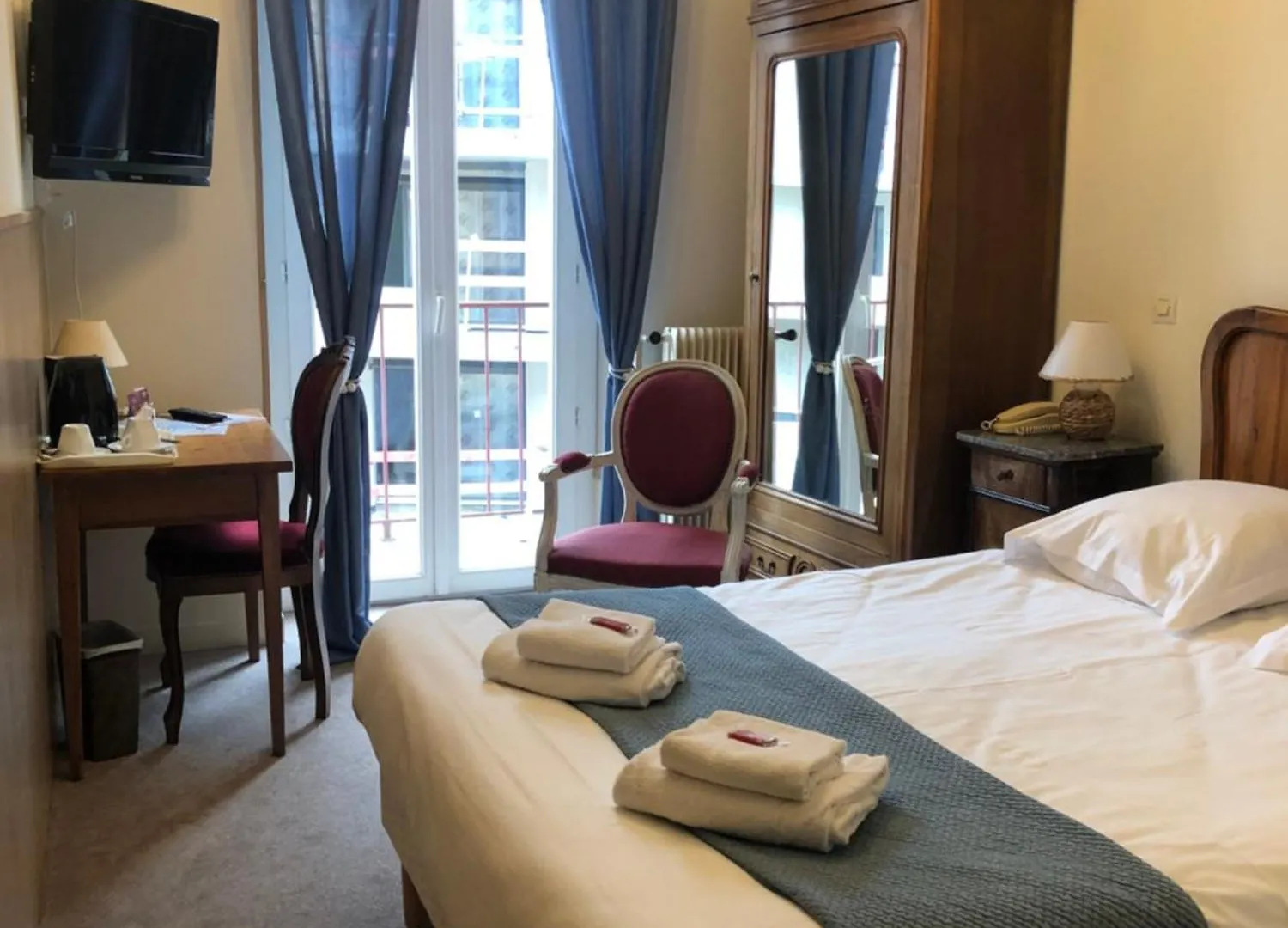 Hotel Continental Évian-les-Bains 2*,
