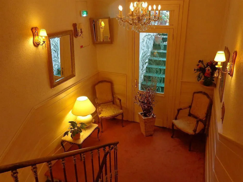 Hotel Continental Évian-les-Bains 2*,