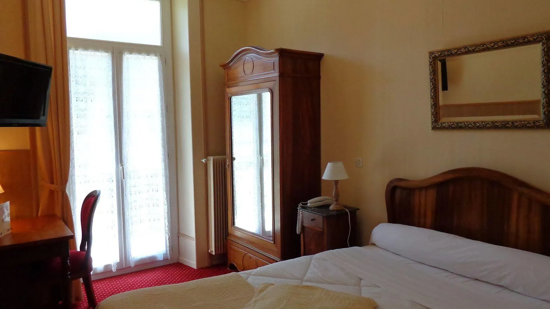 Hotel Continental Évian-les-Bains 2*,